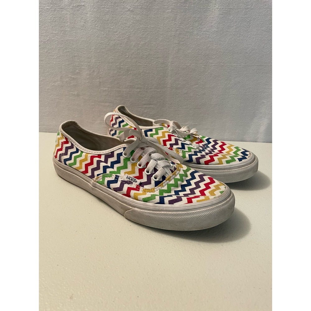 VANS Womens Size 8.5 OFF The Wall Rainbow Zig Zag Chevron Low Top White Sneaker